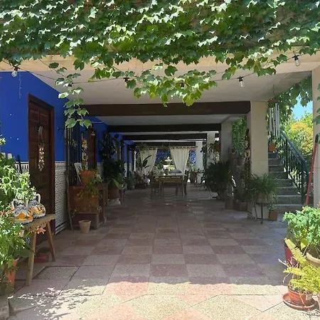 Con Piscina En La Naturaleza