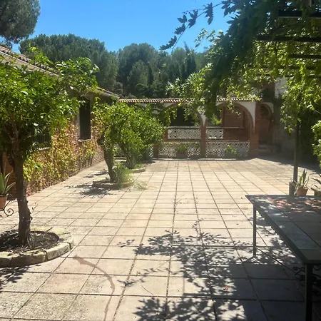 Con Piscina En La Naturaleza Holiday home *