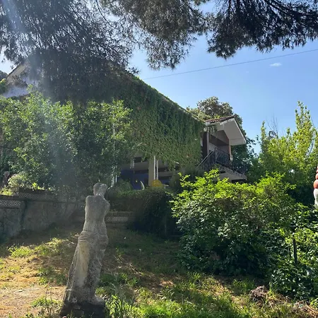 Con Piscina En La Naturaleza *